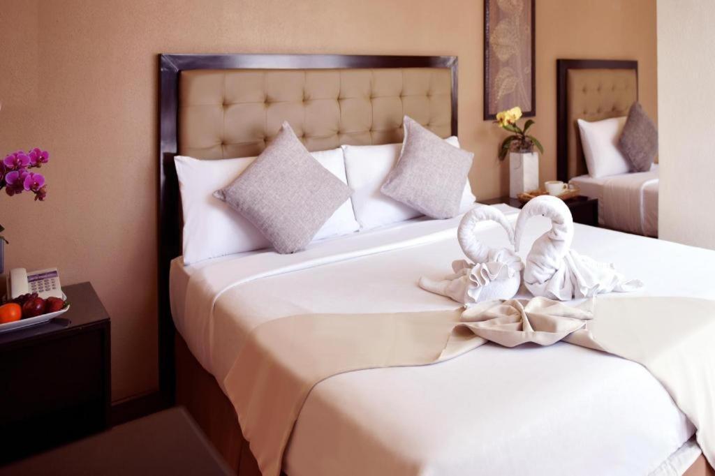 Aura One Hotel Багио Экстерьер фото