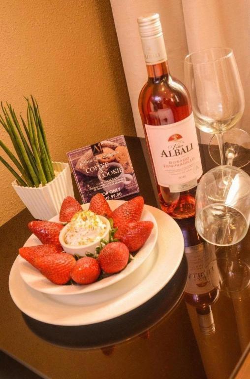 Aura One Hotel Багио Экстерьер фото