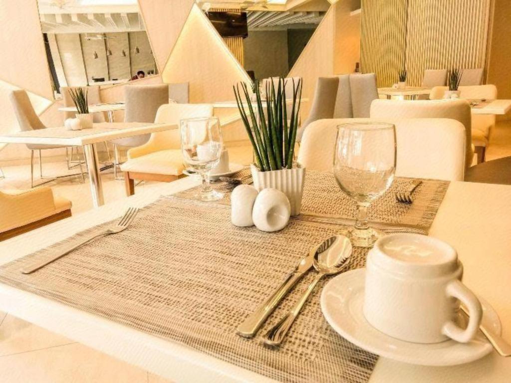 Aura One Hotel Багио Экстерьер фото
